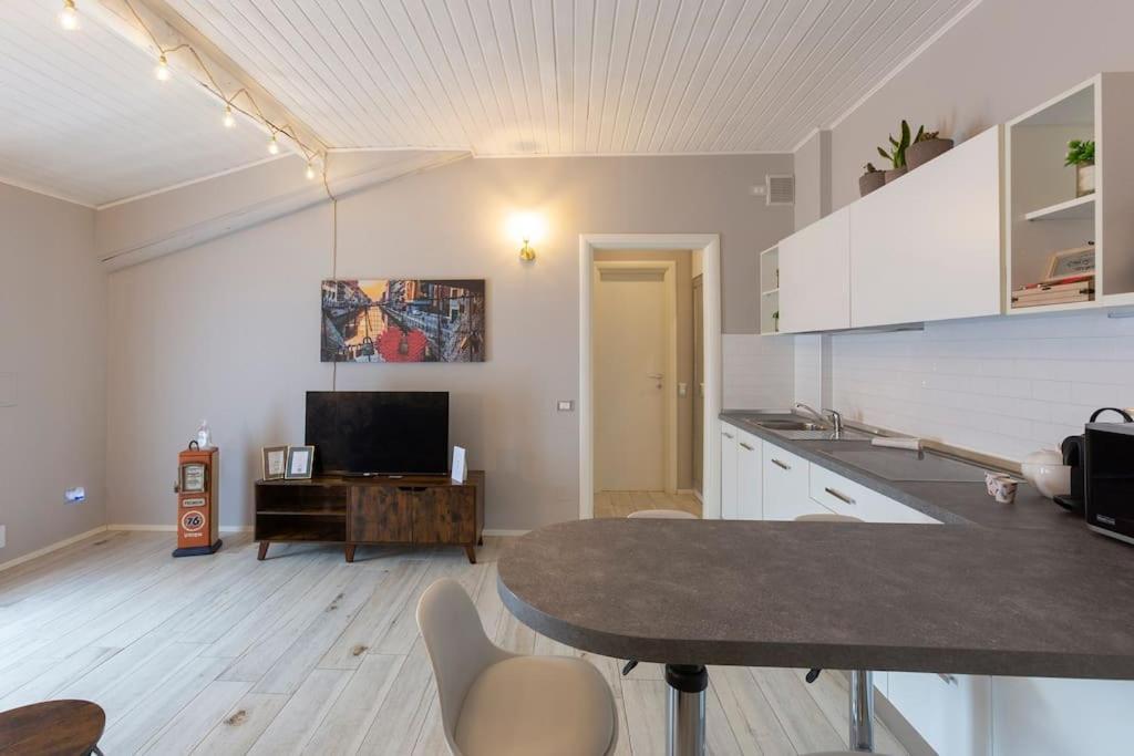 My Charming Apartments Ai Navigli-Vigevano Suite Милан Экстерьер фото